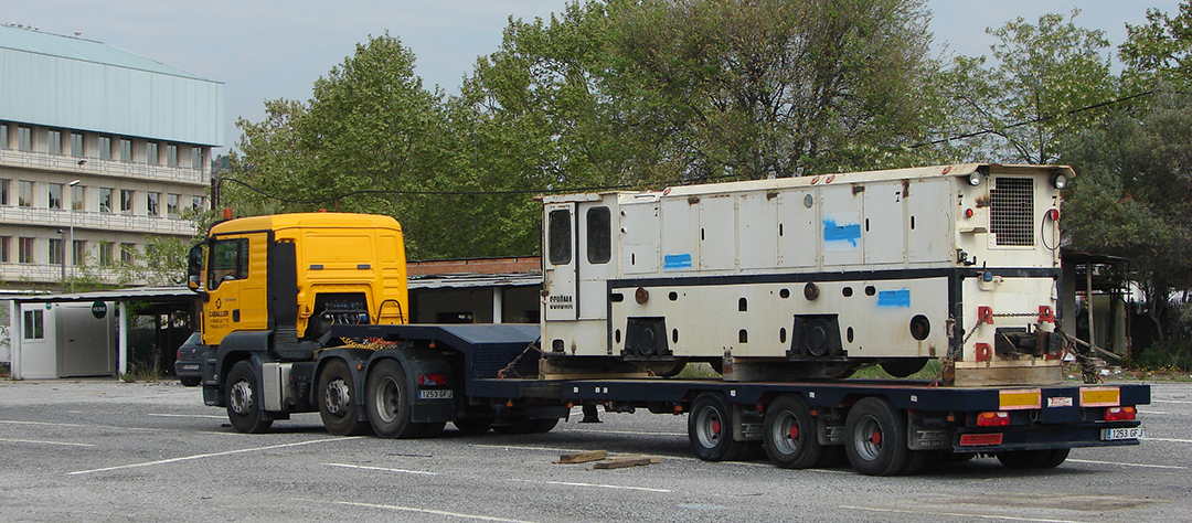 Transporte-de-locomotora-a-puerto-para-carga-en-MAFI